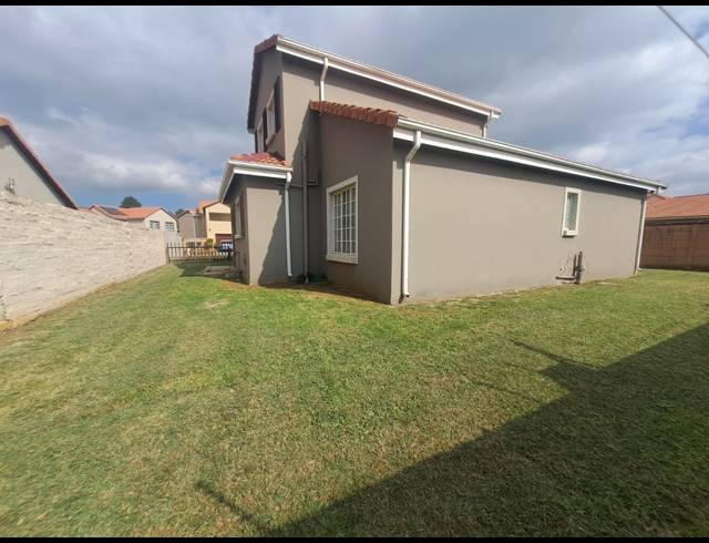 4 BEDROOM TOWNHOUSE FOR SALE IN WATERKLOOF
